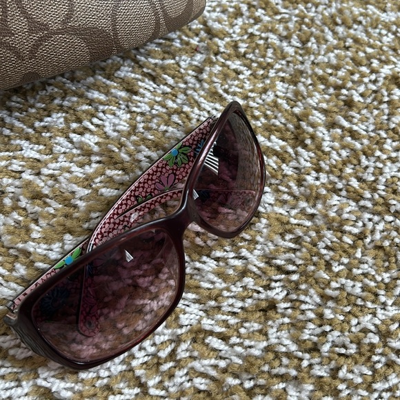 Coach - Picture 3 of 5